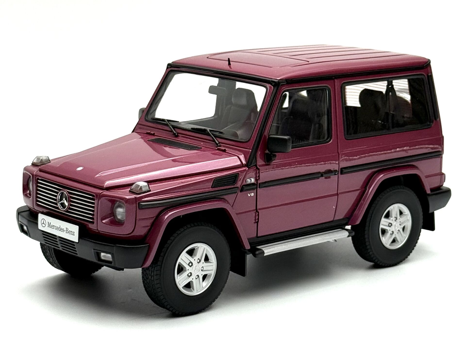 1:18 Mercedes-Benz G500 SWB 1998 Red 76113 - Autoart