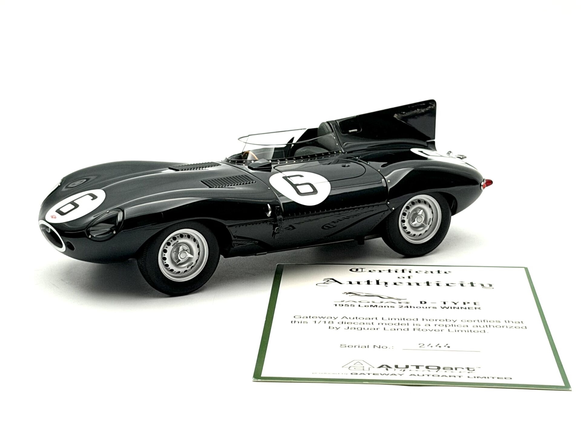 1:18 Jaguar D Type 1955 Le Mans Winner Hawthorn - Autoart Signature
