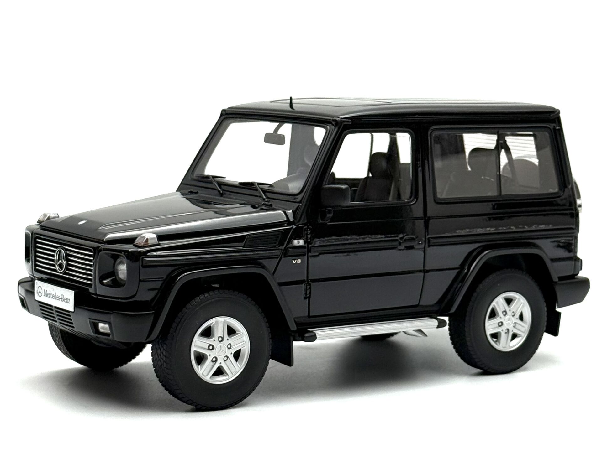 1:18 Mercedes-Benz G500 SWB 1998 Black 76111 - Autoart