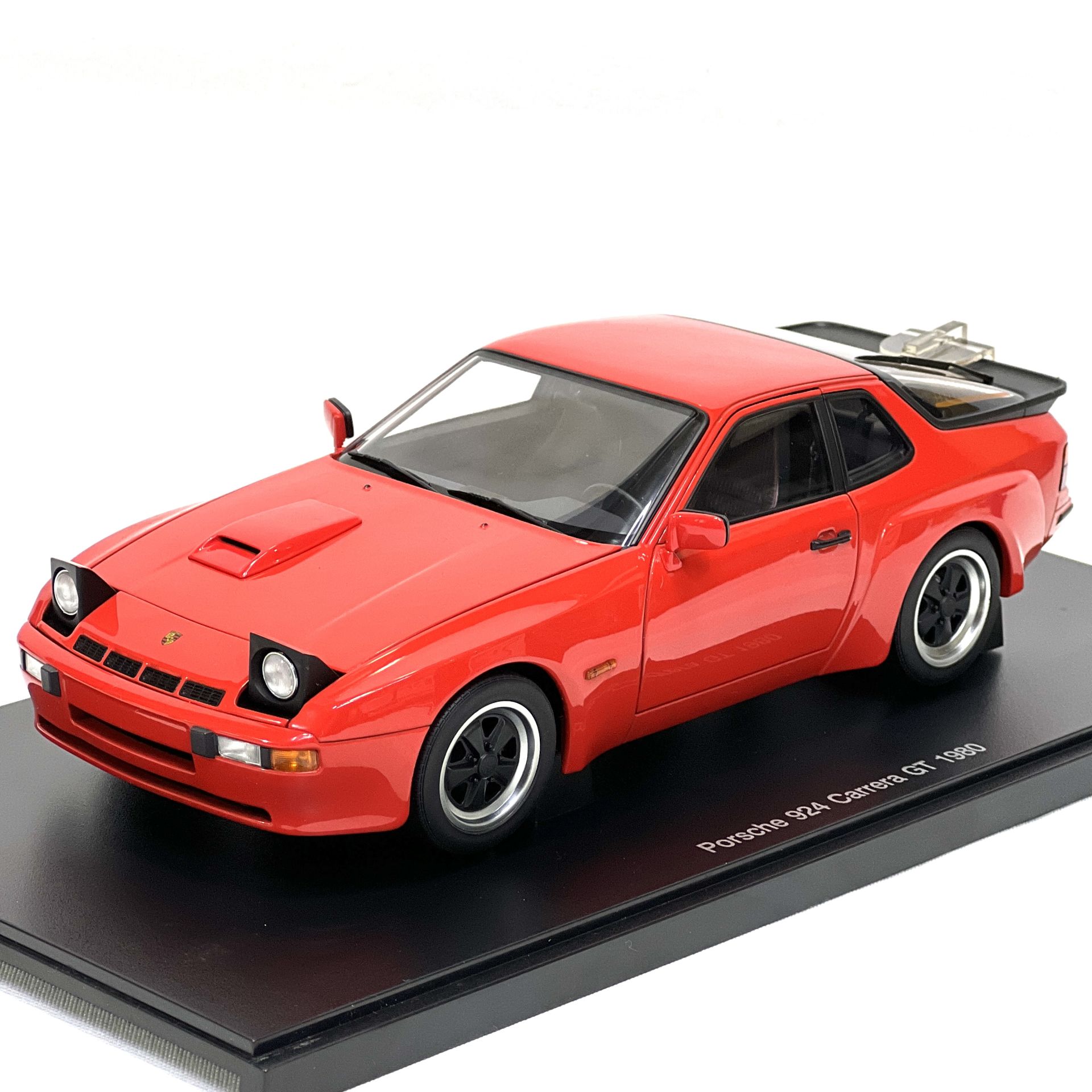 1:18 Porsche 924 Carrera GT Red 1980 - Autoart