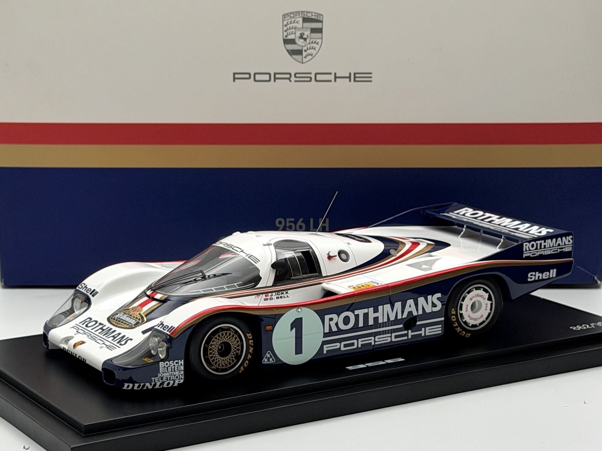 1:18 Porsche 956 LH Le Mans Winner 1982 with Showcase - Spark