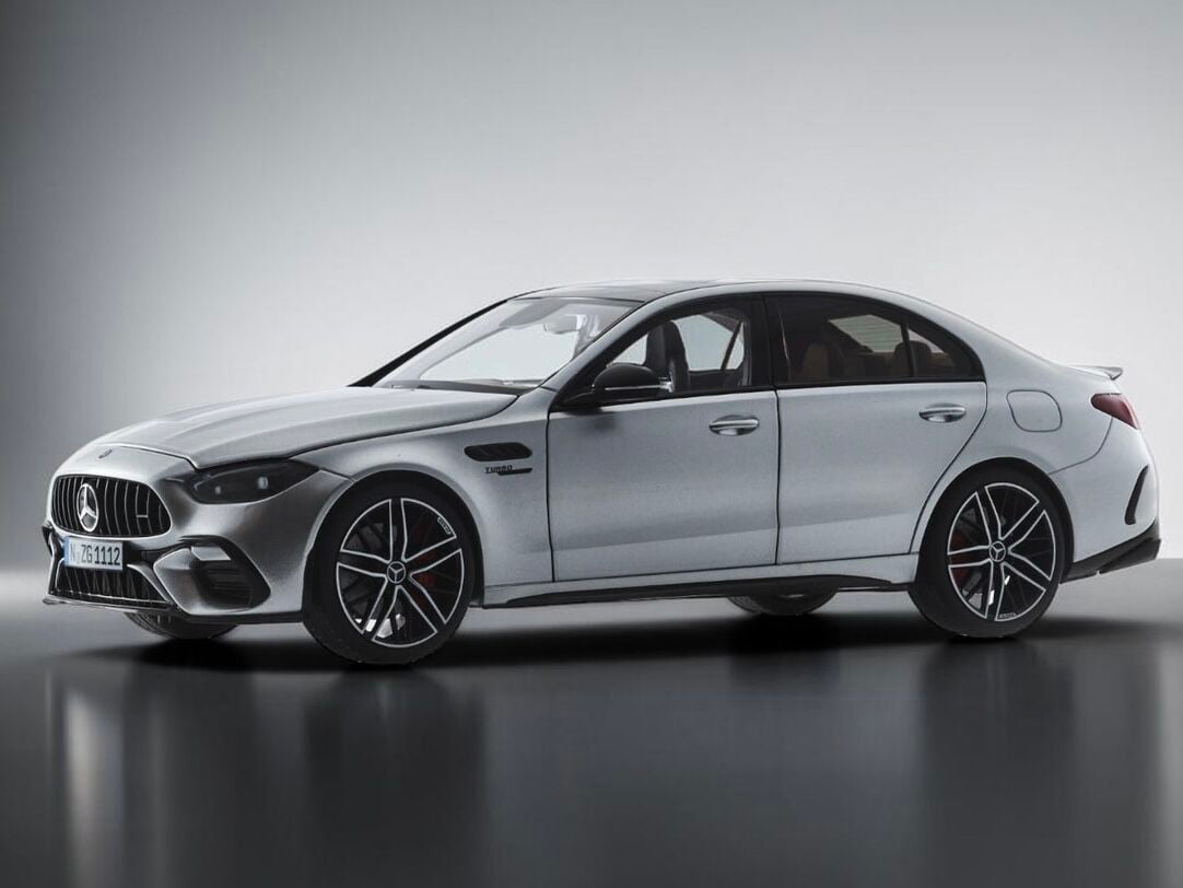 1:18 Mercedes-AMG C63 S W206 Hightech Silver 2024 - NZG