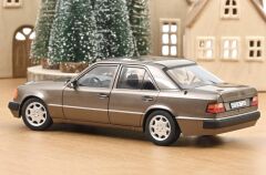1:18 Mercedes-Benz 500 E W124 1990 Impala Brown - Norev