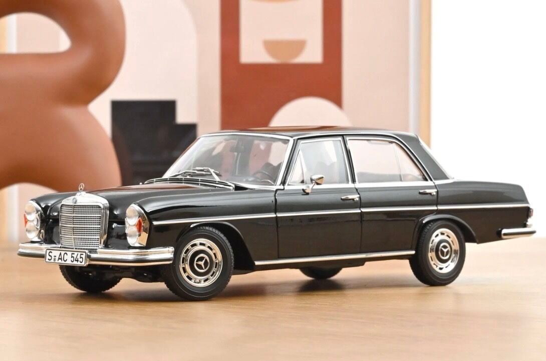 1:18 Mercedes-Benz 280 SE 1968 Black W108 - Norev