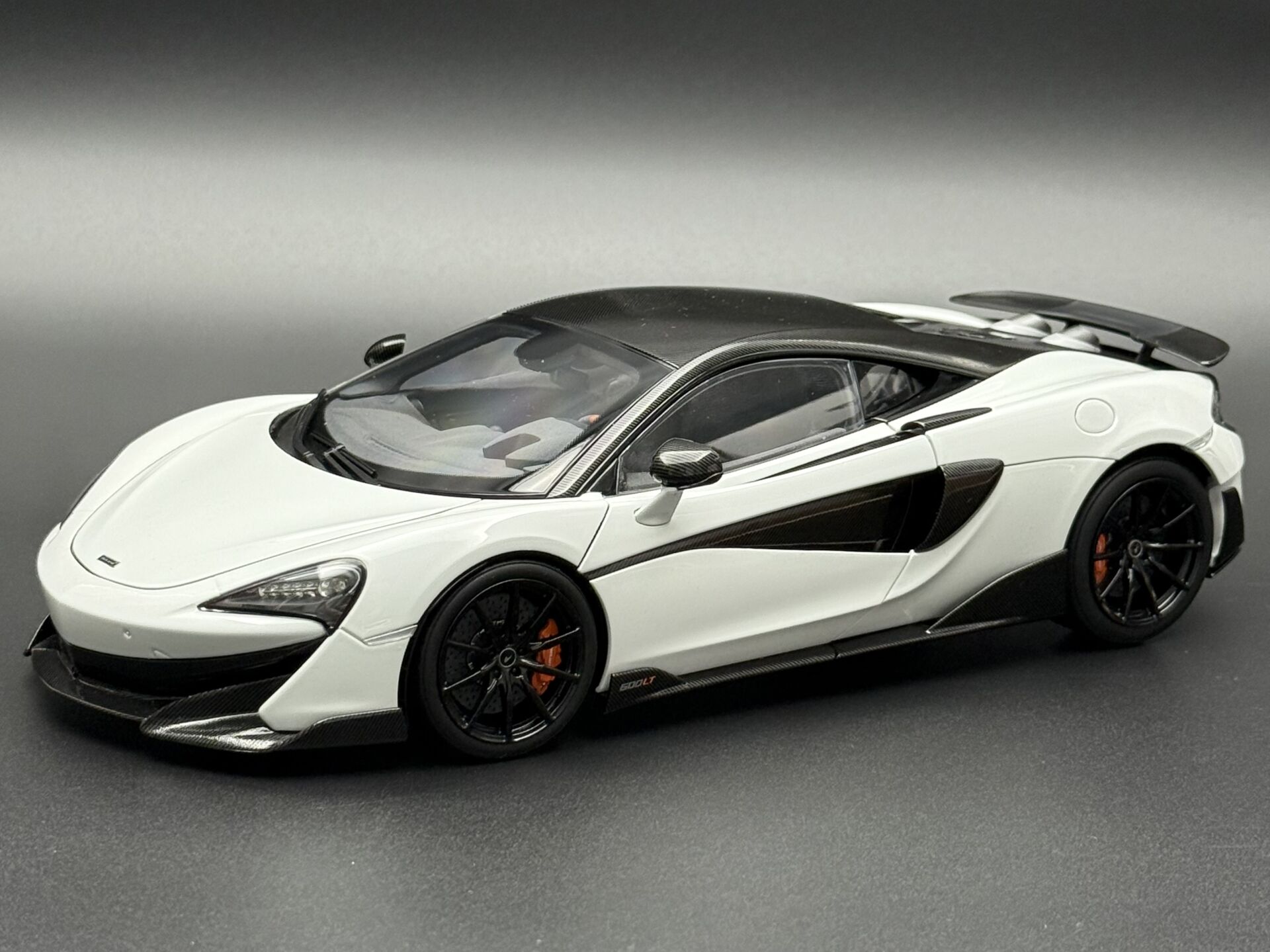 1:18 McLaren 600LT White 2018 Diecast - LCD Models