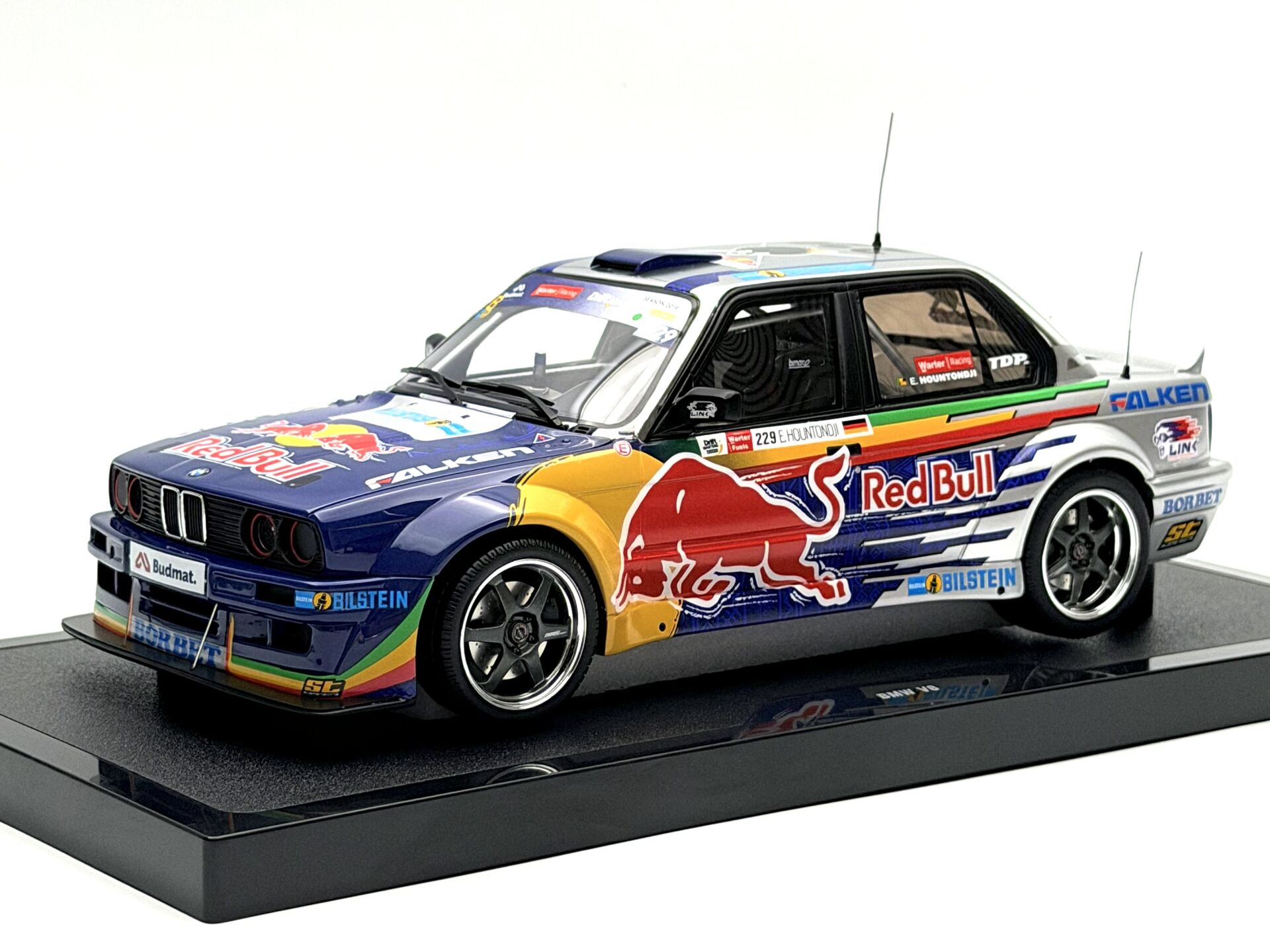 1:18 BMW 3 Serie E30 V8 Drift Red Bull OT486 - OTTO Mobile
