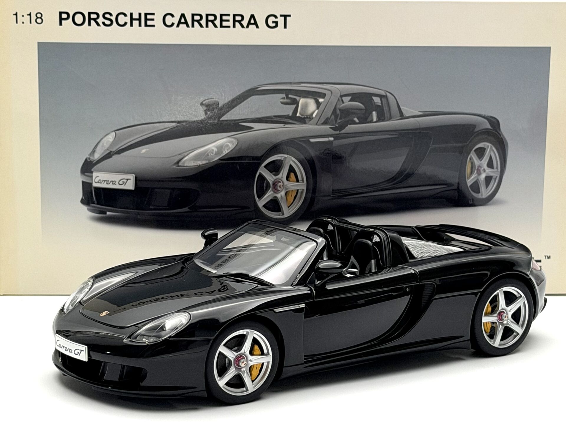 1:18 Porsche Carrera GT Black Interior 78047 2003 - Autoart