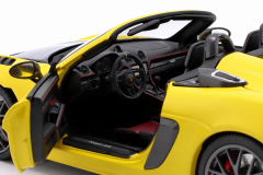 1:18 Porsche 718 Spyder RS Weissach Package  - Minichamps