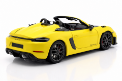 1:18 Porsche 718 Spyder RS Weissach Package  - Minichamps