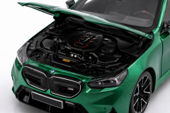 1:18 BMW M5 G90 Green Metallic 2024 - Minichamps