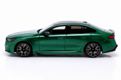 1:18 BMW M5 G90 Green Metallic 2024 - Minichamps