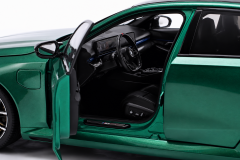 1:18 BMW M5 G90 Green Metallic 2024 - Minichamps