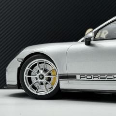 1:12 Porsche 911 R 991 Coupe Silver Red 2016 - Minichamps