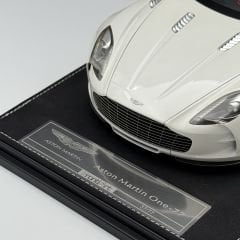1:18 Aston Martin One-77 White Open/Close 77 Limitli - Fronti Art