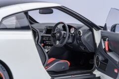 1:18 Nissan GT-R R35 Nismo Special Edition 77501 White - Autoart