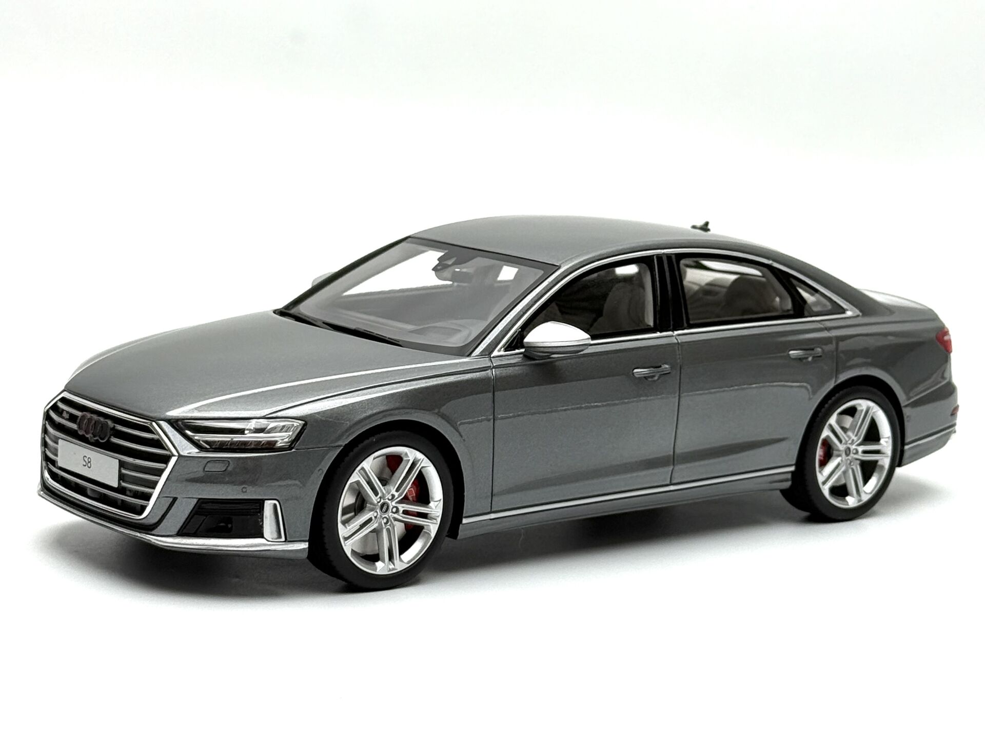 1:18 AUDI S8 A8 Daytona Grey 2020 GT856 - GT Spirit