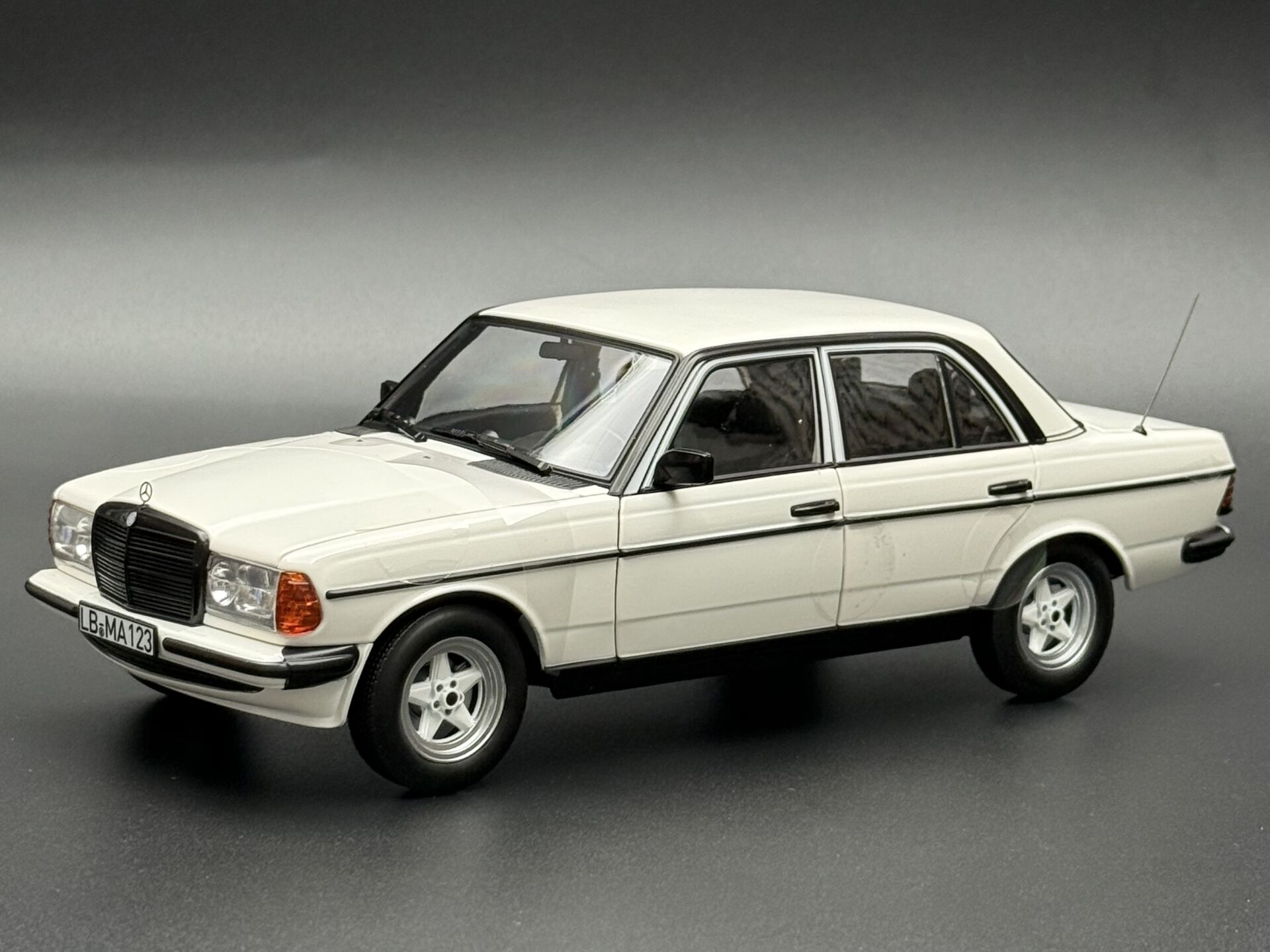 1:18 Mercedes-Benz 200 W123 with AMG Spoiler White 1980 - Norev