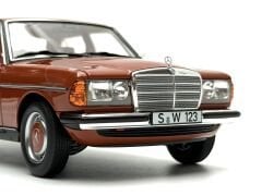 1:18 Mercedes-Benz 200 W123 English Red 1980 - Norev