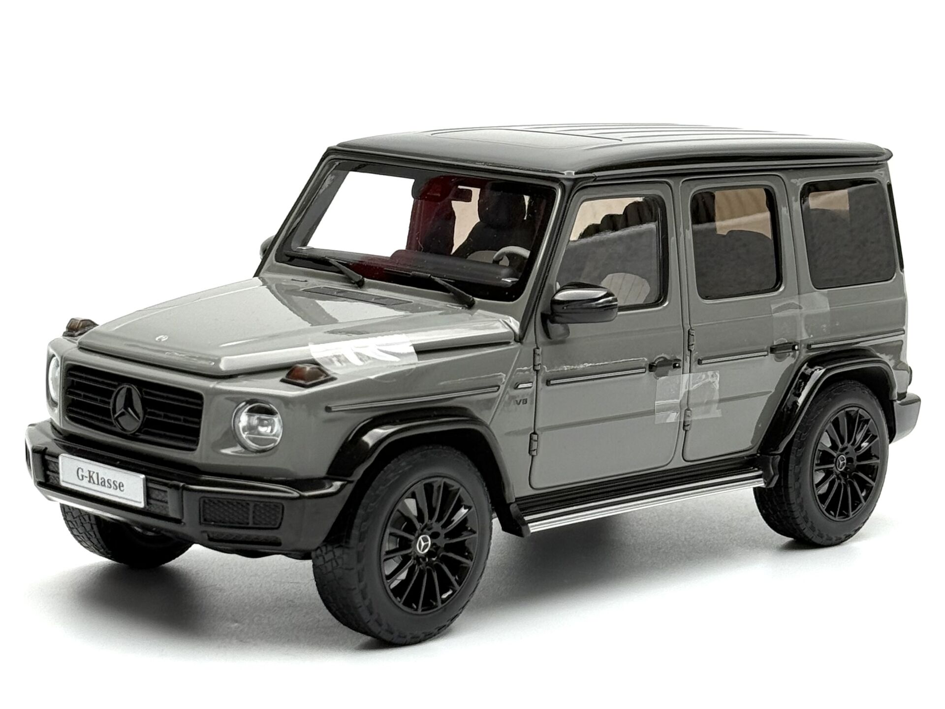1:18 Mercedes-Benz G Class W463 Classic Grey 2018 - Minichamps