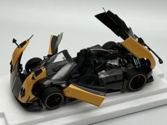 1:18 Pagani Zonda Cinque Roadster 2009 Giallo Ginevra - Almost Real