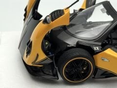 1:18 Pagani Zonda Cinque Roadster 2009 Giallo Ginevra - Almost Real