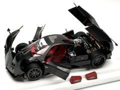 1:18 Pagani Zonda F 2005 Gloss Carbon Black - Almost Real