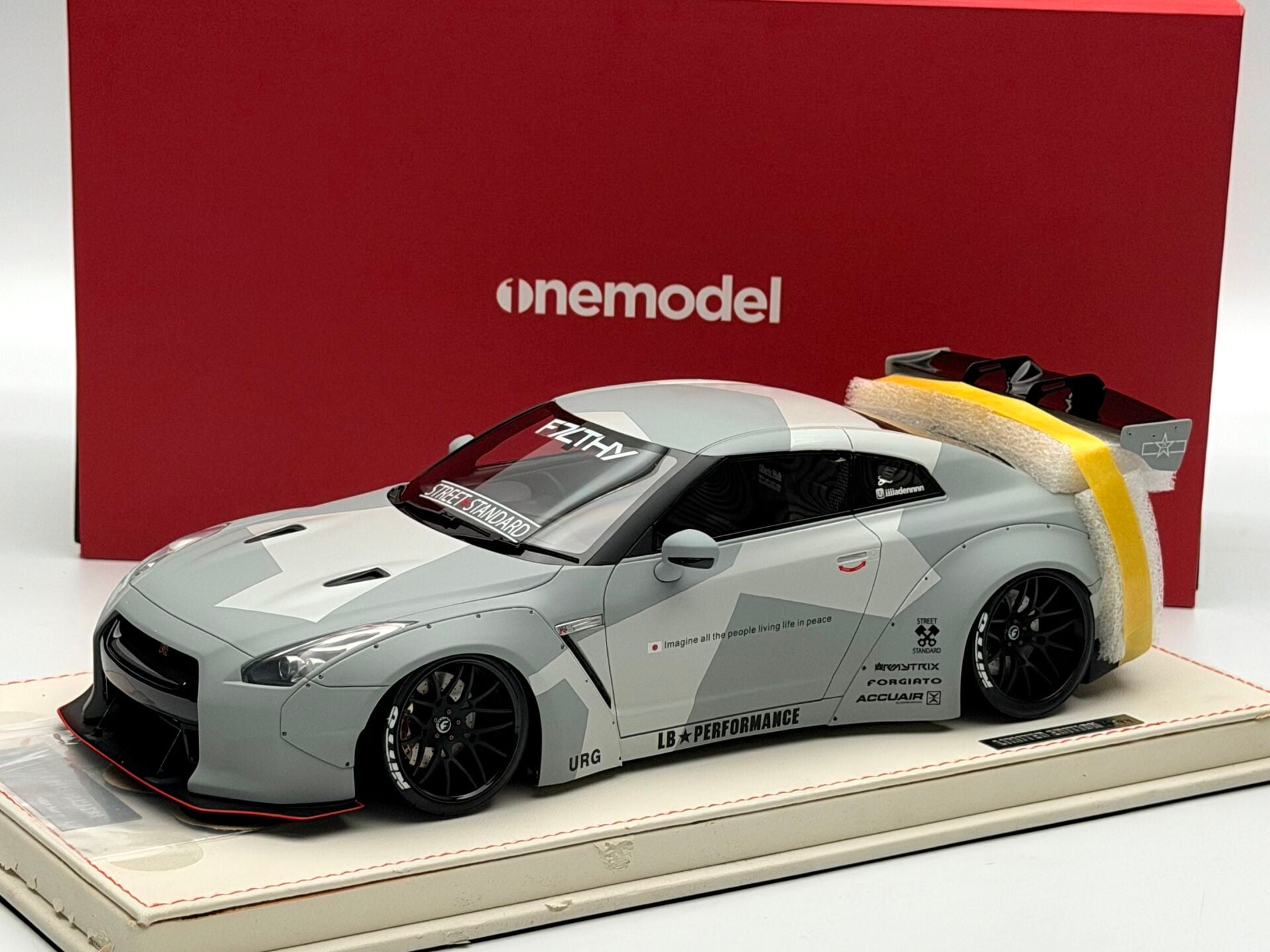 1:18 Nissan GT-R R35 LB Performance 99 pcs - One Model