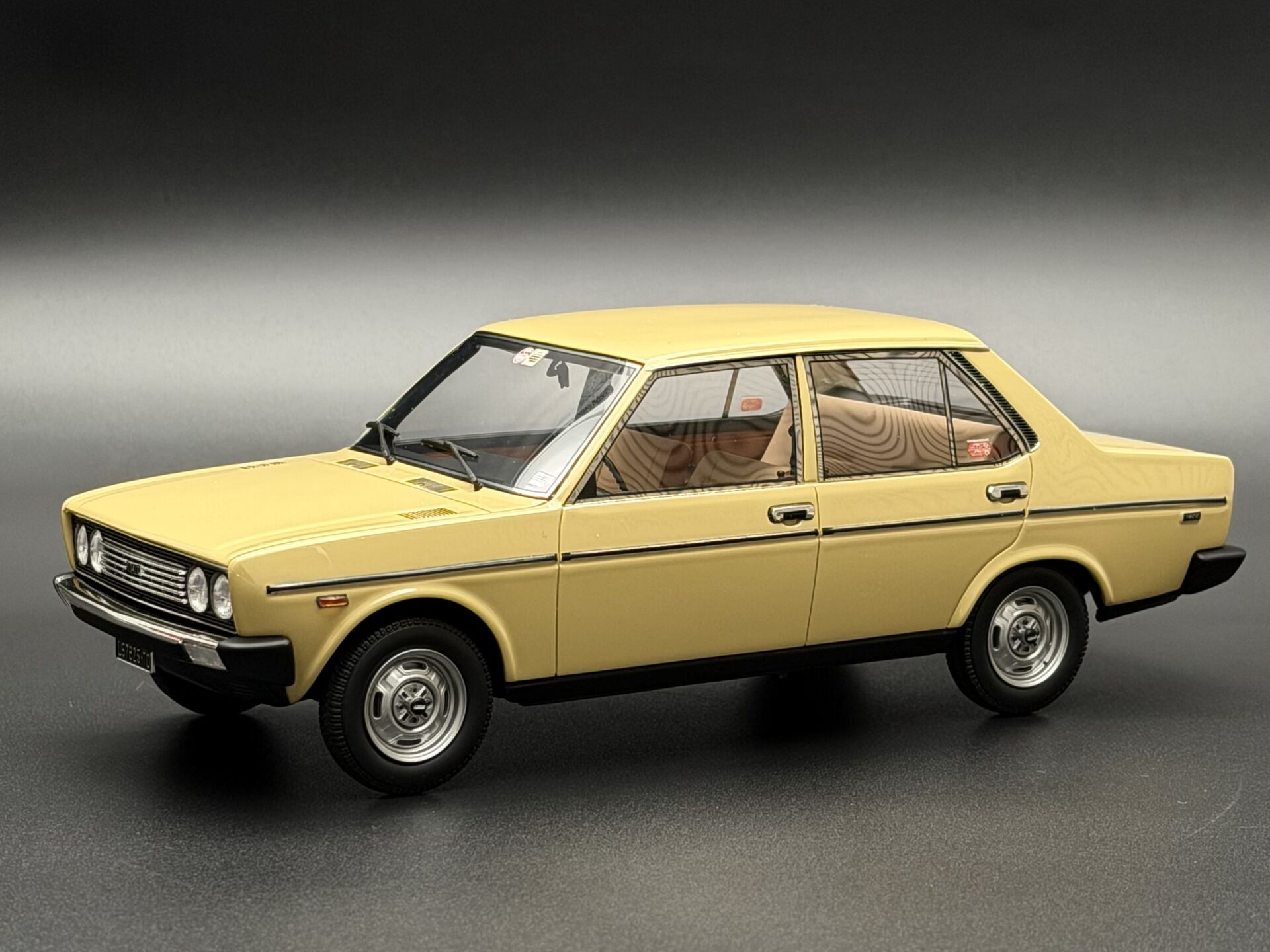 1:18 FIAT 131 Mirafiori 1600 Special 1974 Giallo Beige - Laudo Racing