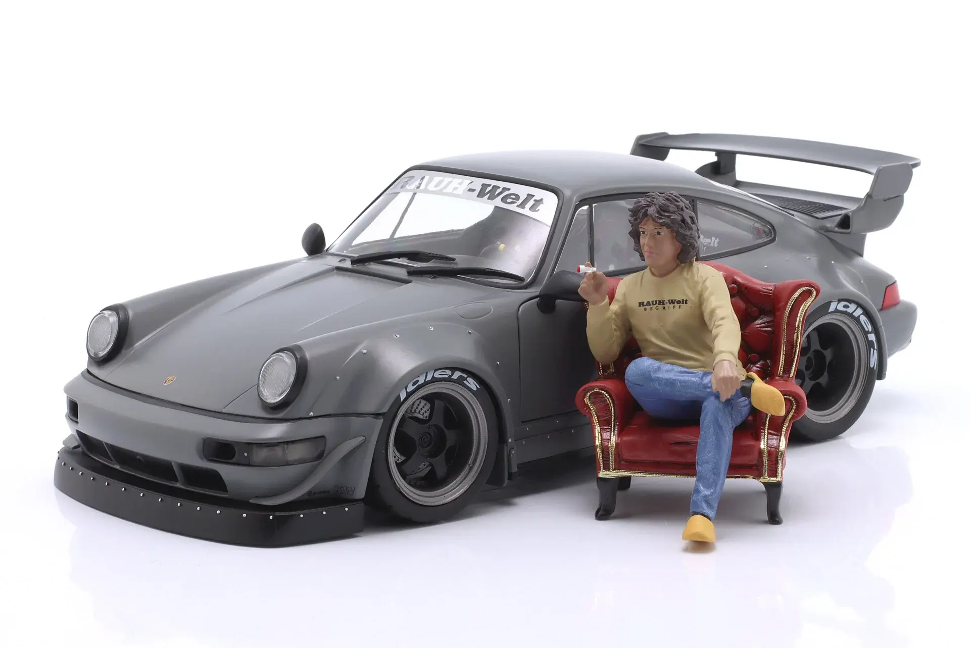 1:18 Porsche 911 RWB + Akira Nakai Figür  - Solido
