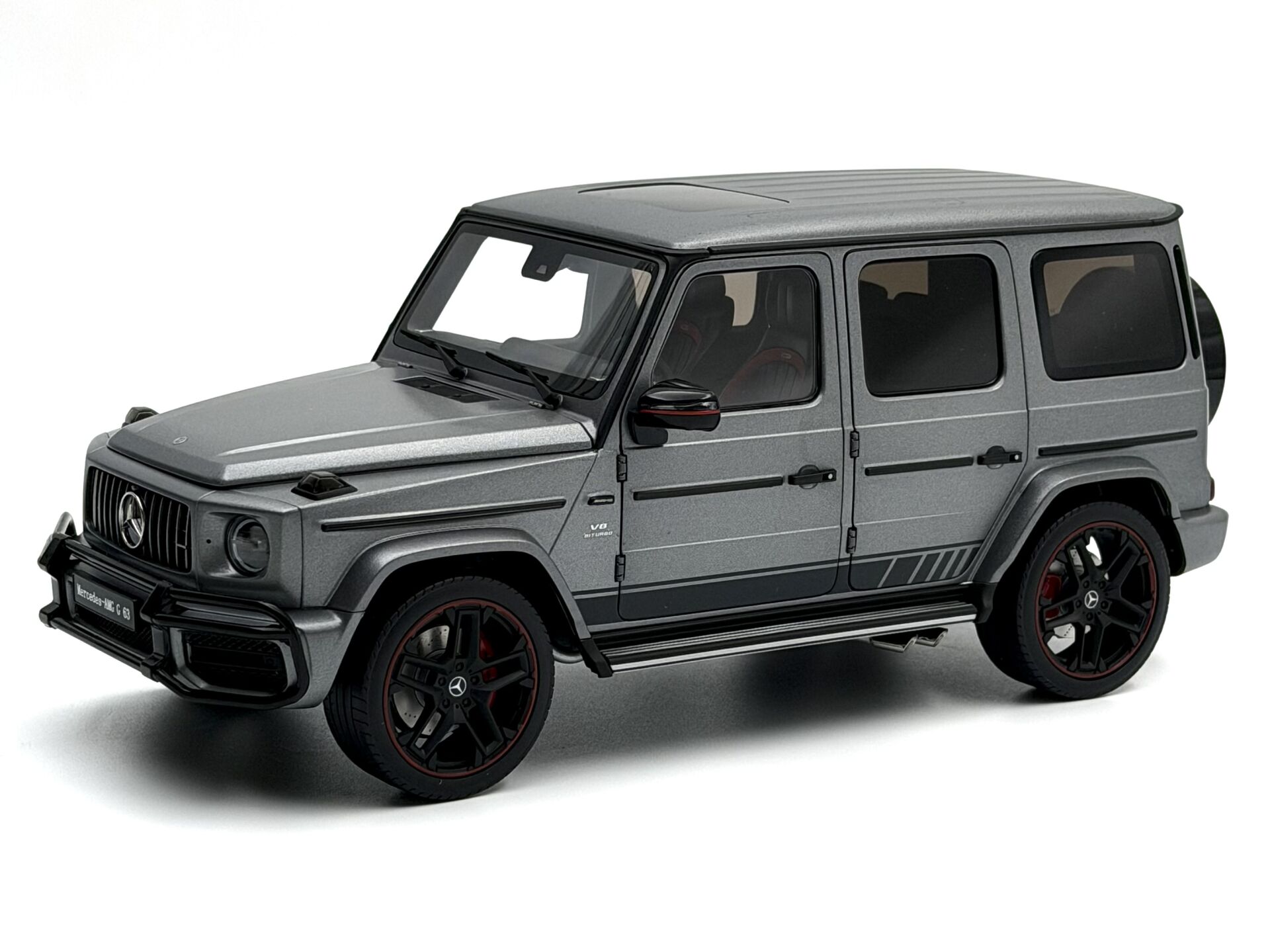 1:18 Mercedes-AMG G63 W463 Platinum Magno 2019 - Almost Real