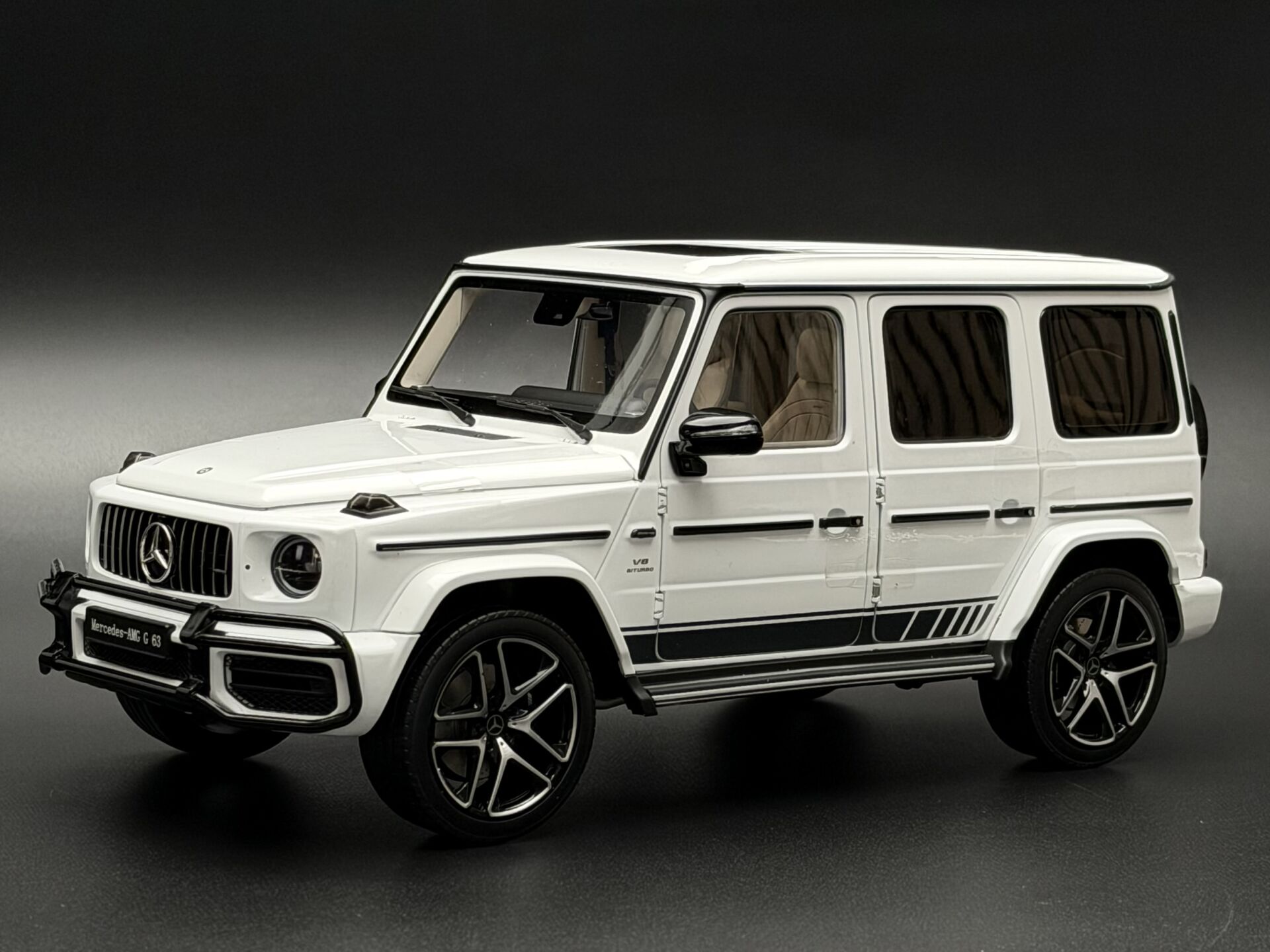 1:18 Mercedes Benz G Class G63 AMG W463 White 2019 - Almost Real