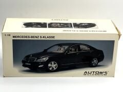 1:18 Mercedes-Benz S Class S500 W221 Black 2005 - Autoart