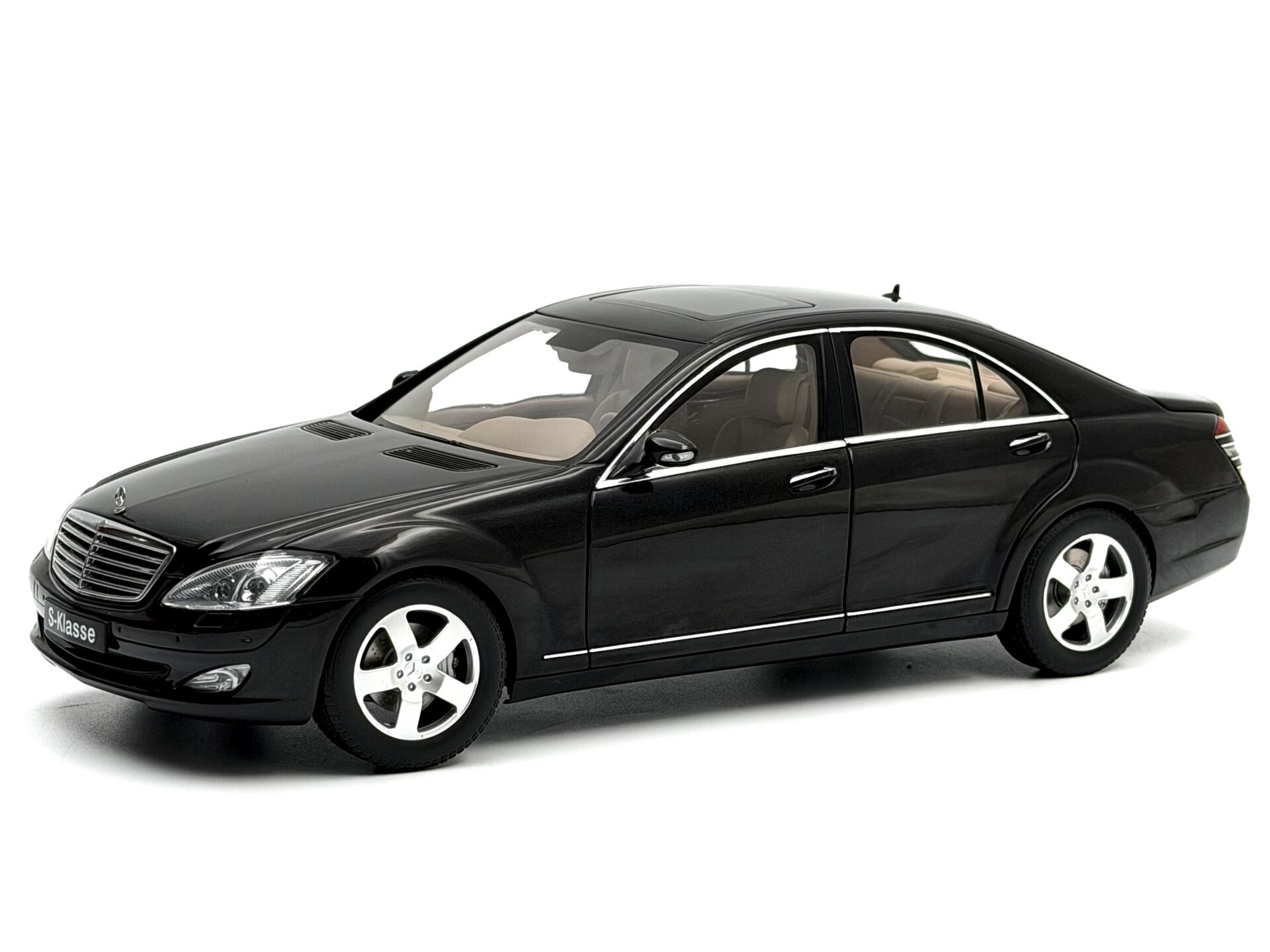 1:18 Mercedes-Benz S Class S500 W221 Black 2005 - Autoart