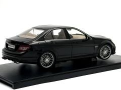 1:18 Mercedes-Benz C63 AMG Black with Leather Seat W204 - Autoart