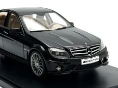 1:18 Mercedes-Benz C63 AMG Black with Leather Seat W204 - Autoart