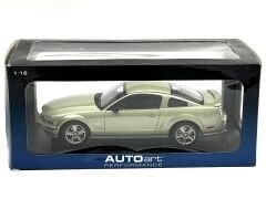 1:18 Ford Mustang GT 2005 Legend Lime 73011 - Autoart