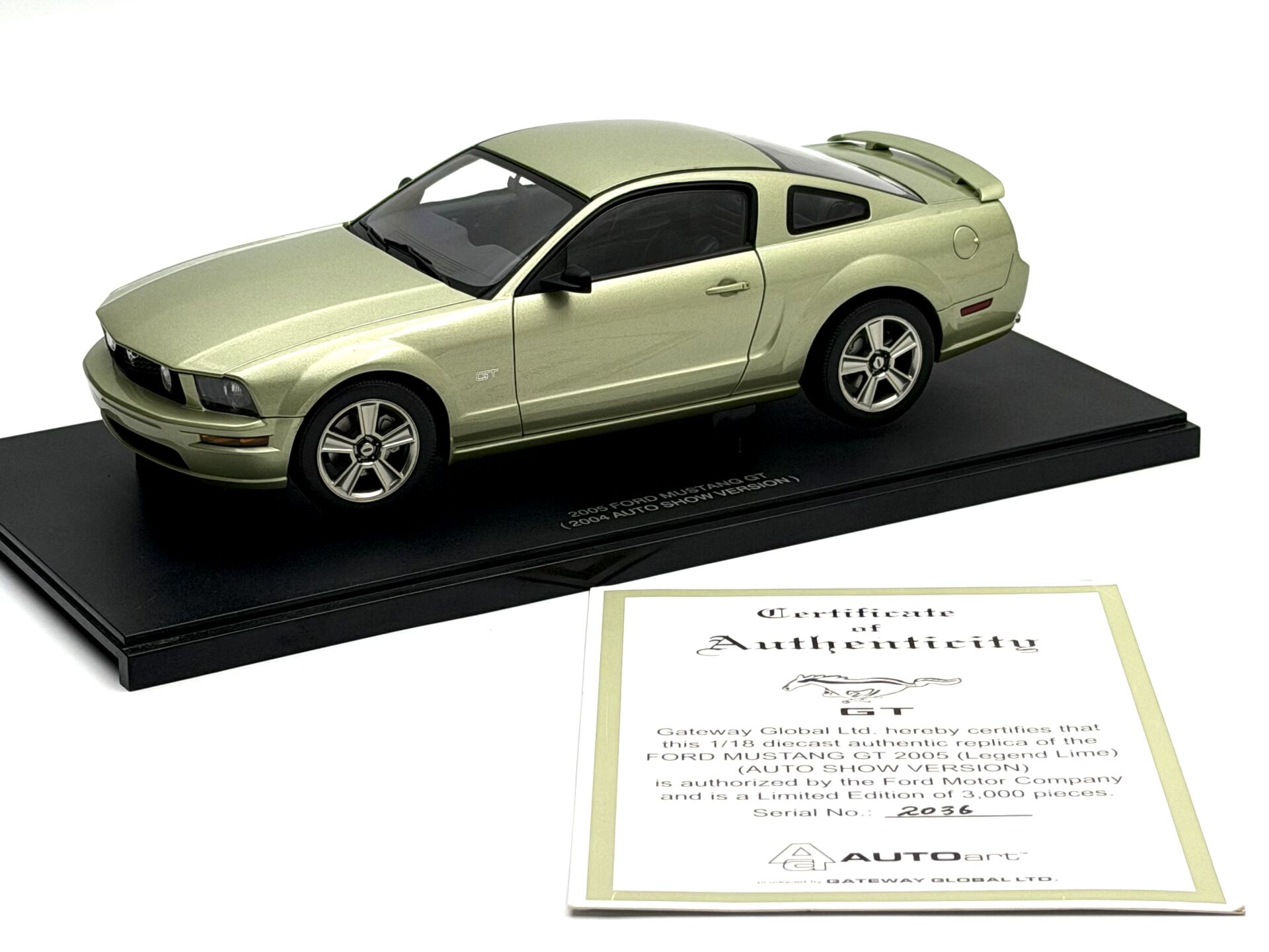 1:18 Ford Mustang GT 2005 Legend Lime 73011 - Autoart