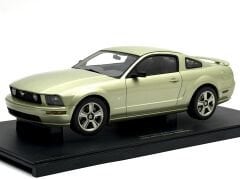 1:18 Ford Mustang GT 2005 Legend Lime 73011 - Autoart