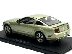1:18 Ford Mustang GT 2005 Legend Lime 73011 - Autoart
