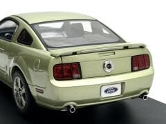 1:18 Ford Mustang GT 2005 Legend Lime 73011 - Autoart