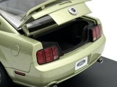 1:18 Ford Mustang GT 2005 Legend Lime 73011 - Autoart
