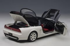 1:18 Honda NSX (NA2) Championship White Black Carbon 73215 - Autoart