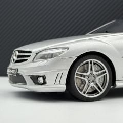 1:18 Mercedes-Benz CL63 AMG Silver 76168 - Autoart