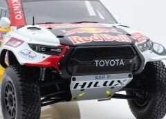 1:18 Toyota Hilux T1 Pick Up Red Bull Dakar Winner 2023 - Spark