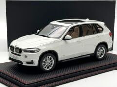 1:18 BMW X5 F15 Alpine White 2012 - Paragon
