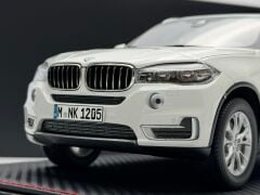 1:18 BMW X5 F15 Alpine White 2012 - Paragon