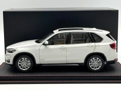 1:18 BMW X5 F15 Alpine White 2012 - Paragon