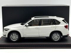 1:18 BMW X5 F15 Alpine White 2012 - Paragon