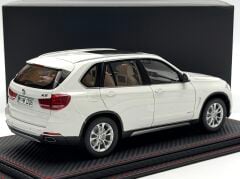 1:18 BMW X5 F15 Alpine White 2012 - Paragon