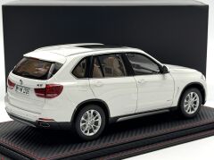 1:18 BMW X5 F15 Alpine White 2012 - Paragon